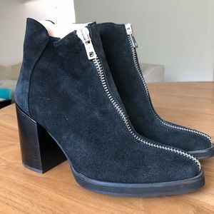 LOQ 37 black platform boots with zipper